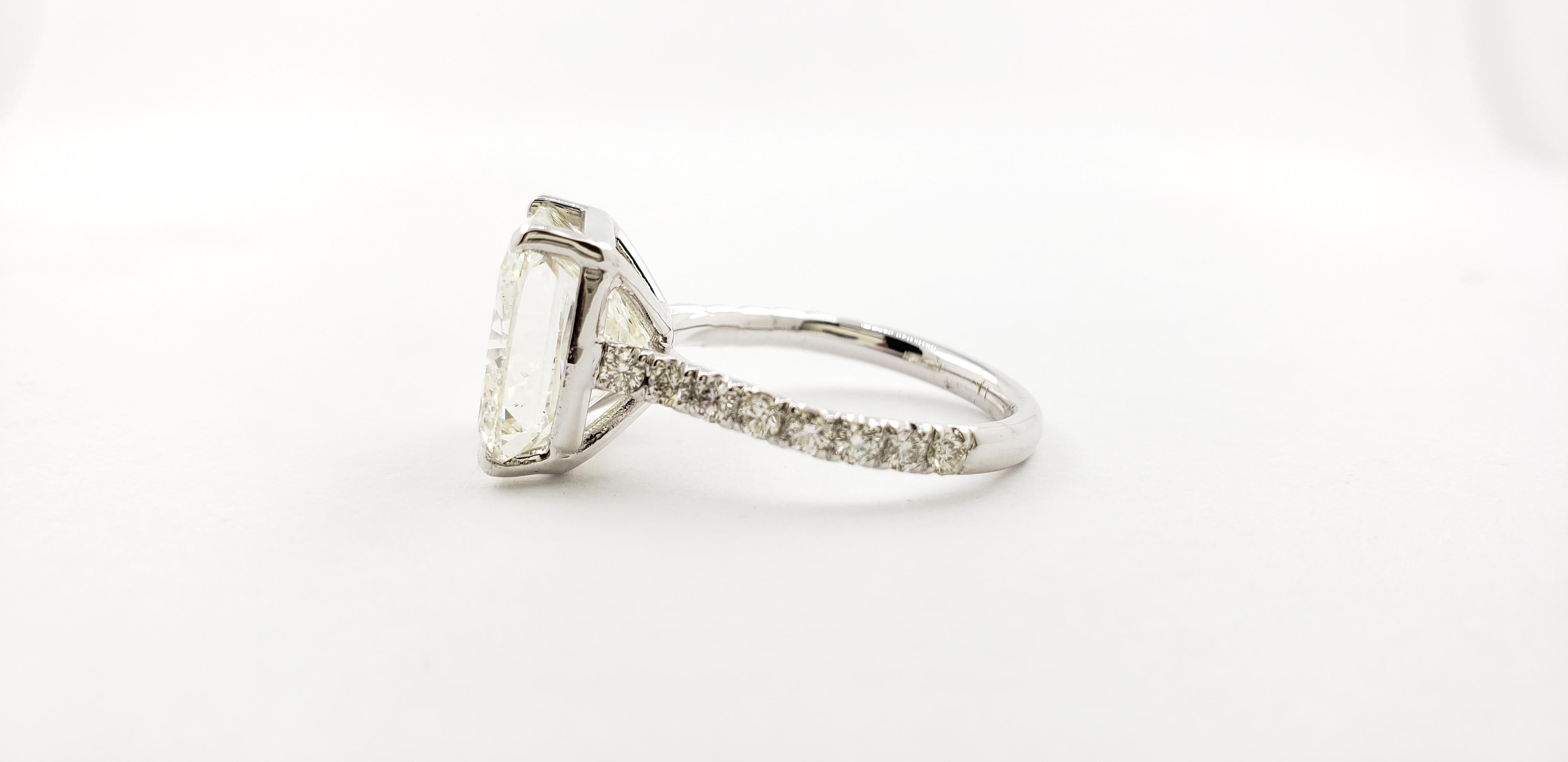 Cushion Shape Diamond ring